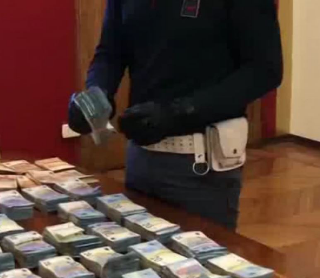 Facevano acquisti con soldi falsi, denunciati